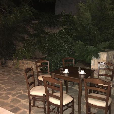 Hotel Xenonas Nikia Yerákion Esterno foto